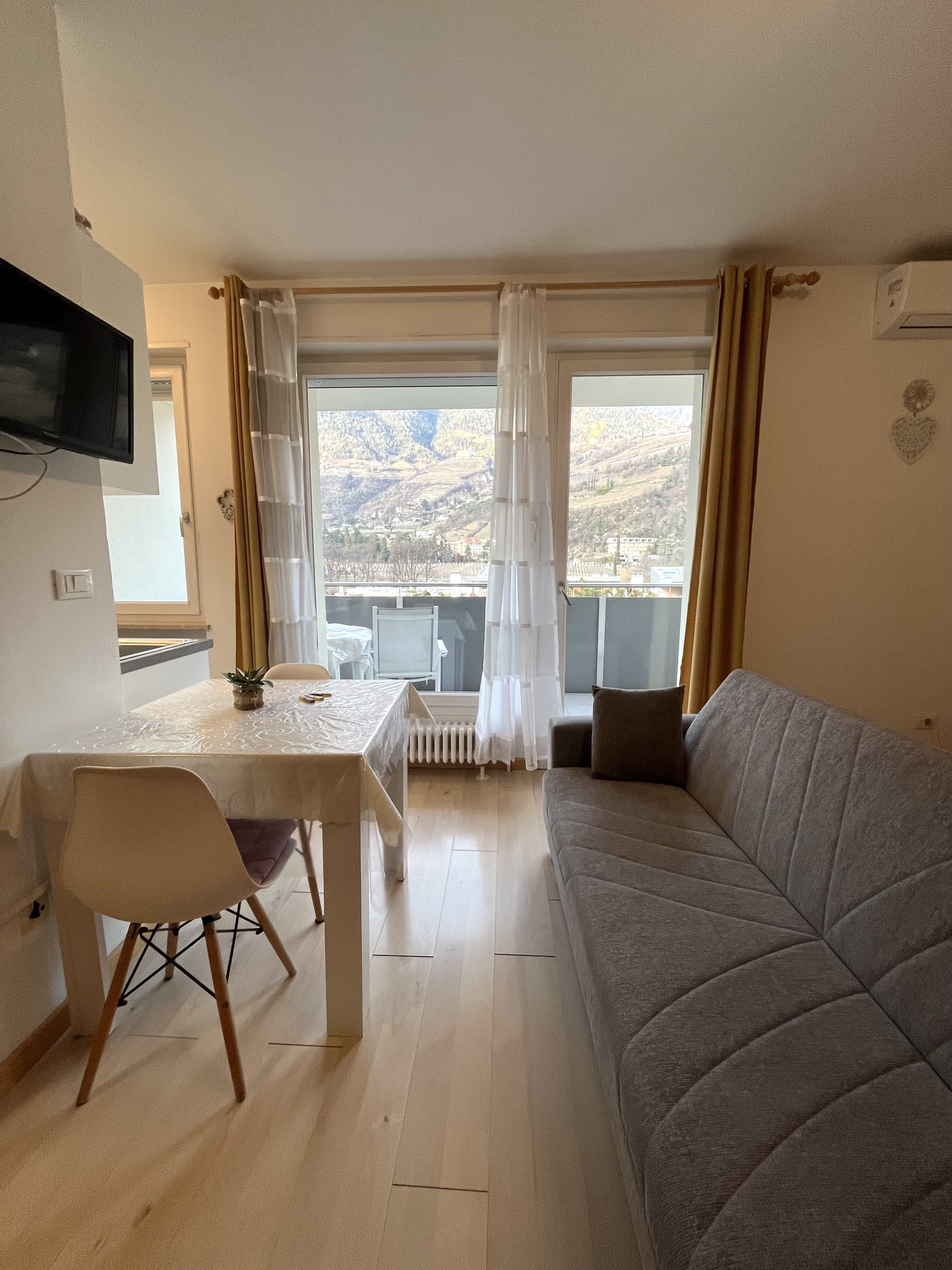 Balkon mit Bergblick